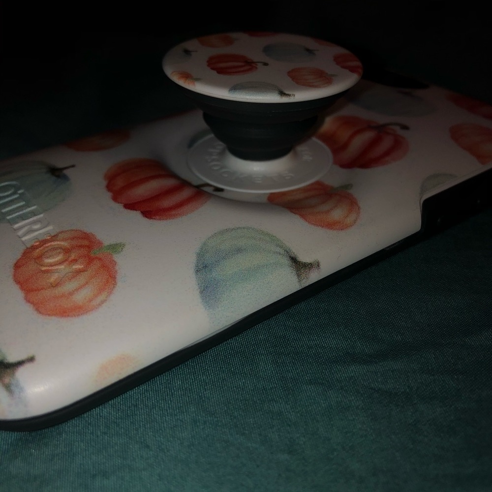 Iphone 8 Otter Box/Popsocket Combo - image 4
